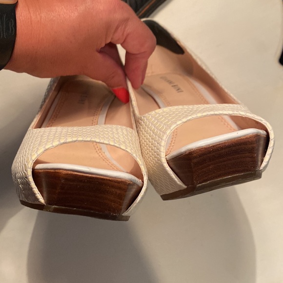 Gianni Bini white heels excellent condition in box - Picture 7 of 11